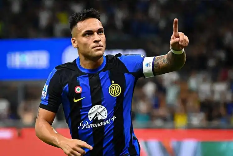 巨大的足球 巨大的足球